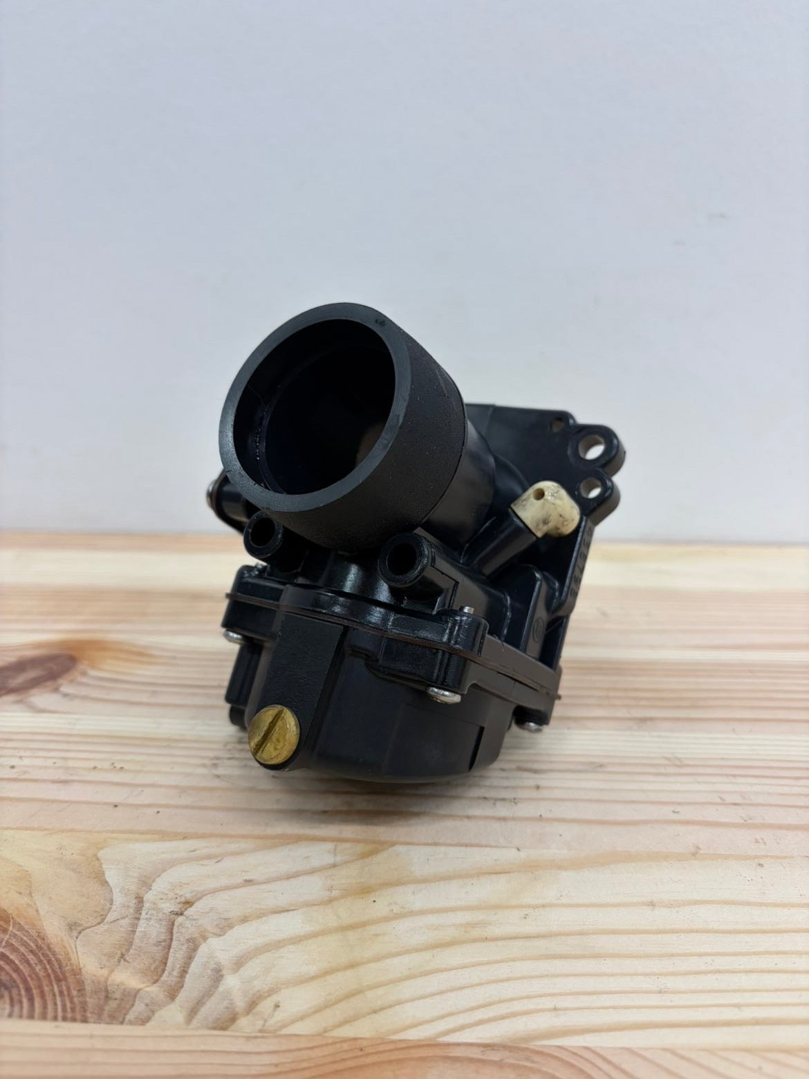 Förgasare Johnson/Evinrude 115 V4 0439728 – bild 1