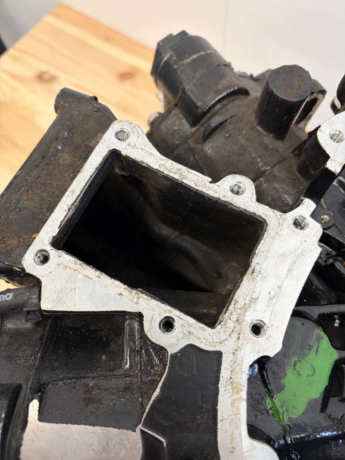 Motorblock Johnson 115 OceanRunner 1998 V4 – bild 3