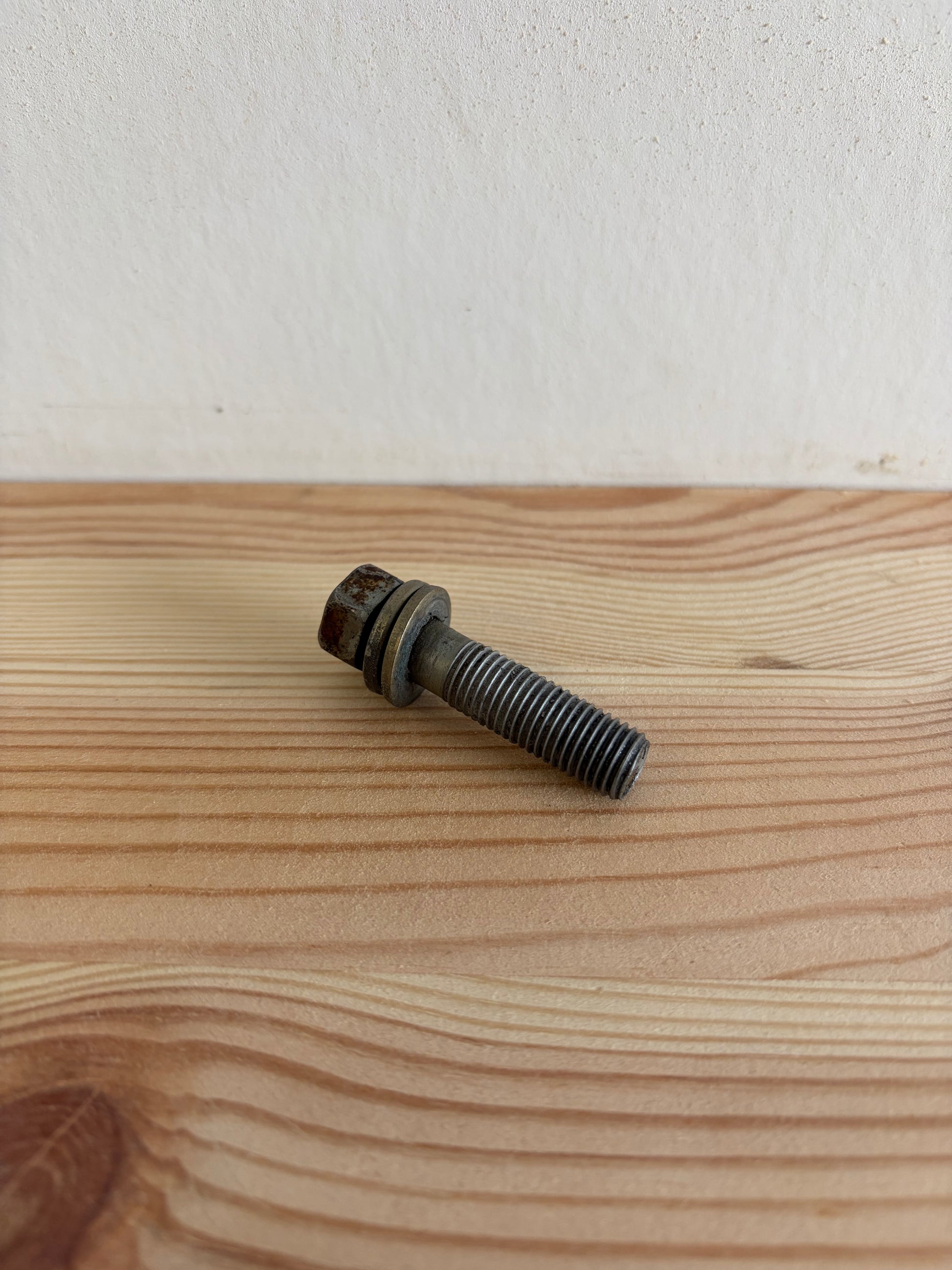 Växelhusbult Yamaha 97D75-10040 – bild 1